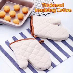 Thickened quilted cotton heat resistant oven mitts set for baking and grilling