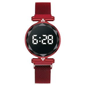 Reloj digital LED rojo para mujer con cristal facetado y correa magnética
