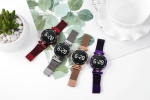 Relojes digitales LED con diamantes y correas magnéticas milanesas en cuatro colores de moda