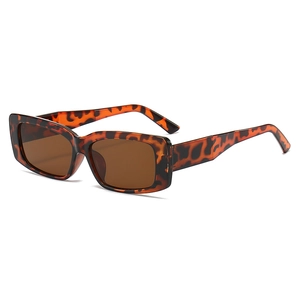 Retro-Sonnenbrille mit eckigem Rahmen in Schildpatt-Optik und braunen Gläsern
