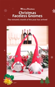 Duo festlicher Weihnachtswichtel mit langen roten Mützen und grauen Herzakzenten Deko