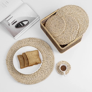 Set di tovagliette tonde intrecciate a mano con sottobicchieri e cesto portaoggetti