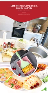 Vue détaillée d'une spatule en silicone pour poêle tamagoyaki avec manche souple