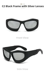Vue détaillée des lunettes de soleil Y2K enveloppantes avec monture noire mate et verres argentés
