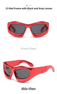 Détail de lunettes Y2K rouge métallique avec des verres gris foncé futuristes