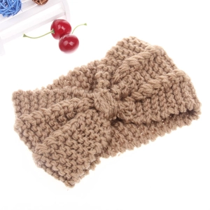 Detail of camel chunky knit headband with bow design and soft textured wool texture