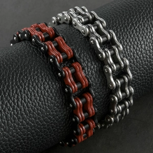 Bracciali classici a catena da biker in nero-rosso e argento su pelle nera