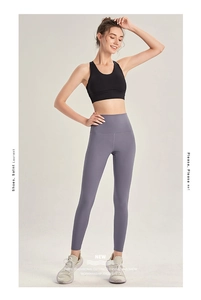 Dettaglio dei leggings fitness a vita alta con taglio sagomato 3D professionale