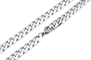 Close-up of 7mm silver diamond-cut titanium steel chain with lobster clasp on white background