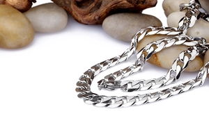 Close-up of 7mm titanium steel diamond-cut chain necklace with polished silver finish