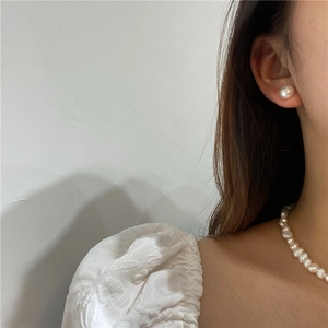 Elegant natural freshwater pearl stud earrings and necklace set worn by a model