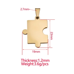 Pendentif puzzle doré poli en acier inoxydable avec dimensions de 23mm par 19mm