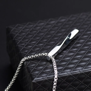 Polished silver twisted bar pendant necklace on box chain for minimalist street style