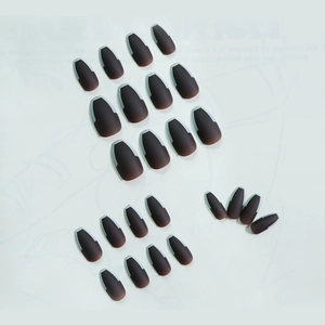 Matte dunkelbraune Farbverlauf-Nägel zum Aufkleben mit weißen French-Tips, 24er Set