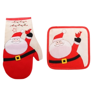 Christmas Santa oven mitt and pot holder set in classic red and white kitchen decor