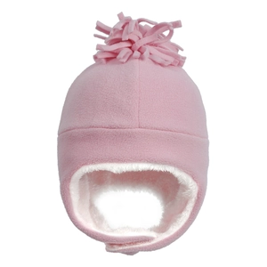 Dettaglio cappello invernale rosa per neonato con paraorecchie e morbida fodera in pile