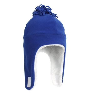 Dettaglio del cappello invernale per neonati in pile con fodera morbida e chiusura velcro