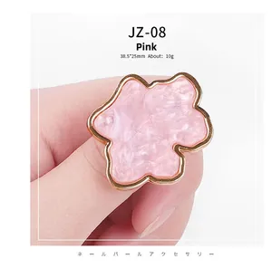 Detailansicht des rosa Nagelmischrings JZ-08 mit Glimmerstruktur und Goldrand