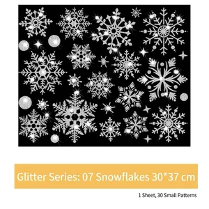 Dettaglio di adesivi fiocchi di neve glitter argento 30x37cm set da 30 pezzi decoro