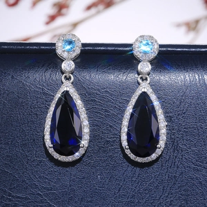 Elegante luxe druppelvormige blauwe zirkoon oorbellen met zilveren zetting