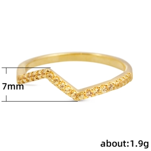 Elegante V-vormige gouden ring met micro-pave zirkonen voor dames, hoogte van 7 mm