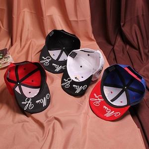 Casquettes de baseball à bord plat pour garçons en plusieurs couleurs avec broderie