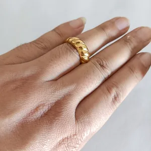 8mm vintage gold twisted croissant ring made of titanium steel for women in a retro style