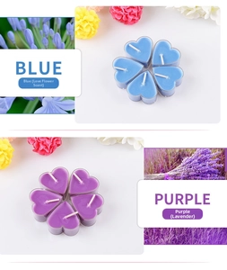 Dettaglio di candele profumate a forma di cuore blu e viola in scatole trasparenti