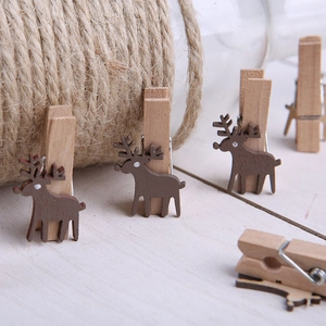 Christmas wooden photo clips with reindeer silhouette and natural jute rope decoration