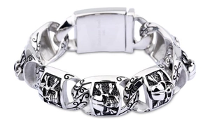 Close-up of 316L stainless steel engraving on silver punk skull link bracelet