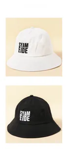 Détail du bob Syam Eide avec broderie de lettres en 3D et sergé de coton de haute qualité