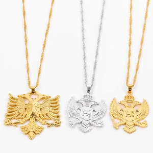 Colliers avec pendentif aigle albanais à deux têtes en plaqué or et argent poli