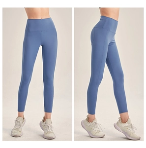 Detail view of high-waist yoga leggings in Morandi blue with elastic quick-dry fabric