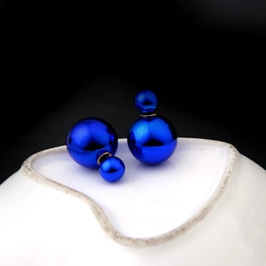 Boucles d'oreilles tendance à double perle bleu électrique sur céramique blanche