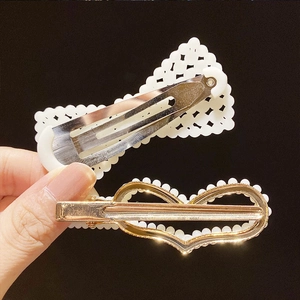 Elegante set di fermagli per capelli con cuore di perle e fiocco bianco per donna fatto a mano