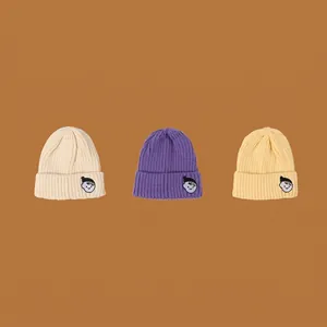 Three-color knitted children's beanie hats with embroidery patches for autumn and winter
