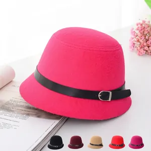 Women Vintage Cloche Hat Imitation Wool Felt Round Top Winter Bucket Hat With Faux Leather Belt And Metal Buckle