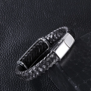 Men's braided leather bracelet with stainless steel skull and magnetic closure