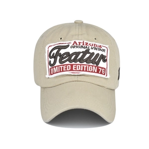 Détail de casquette en coton kaki avec broderie 3D Arizona vintage et aspect délavé