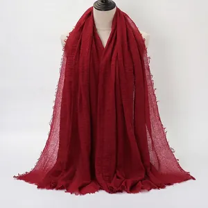 Sciarpa da donna in cotone stropicciato bordeaux con bordi a frange naturali