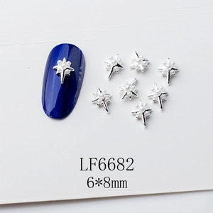 Gros plan de bijoux d'ongles étoile octogonale argentée 6x8mm avec perle
