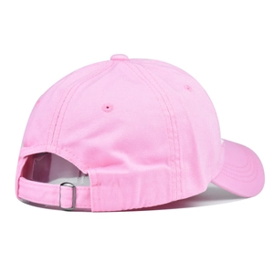Vue arrière de la casquette de baseball en coton rose avec sangle et boucle métallique