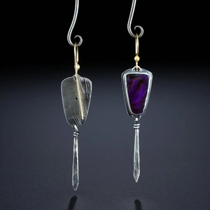 Boucles d'oreilles pendantes vintage en argent oxydé avec pierre violette et texture