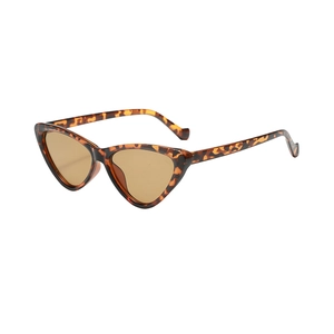 Fashionable tortoise shell cat eye sunglasses with light brown lenses for a stylish look
