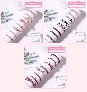 Detail of 8-piece elastic hair tie sets with pearls and bows in a gift box