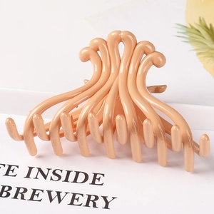 Pink wave-shaped geometric hair claw clip made of smooth plastic for women's hair styling