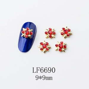 Macro de breloques à ongles fleurs 3D 9x9mm avec strass rouges et base en métal doré