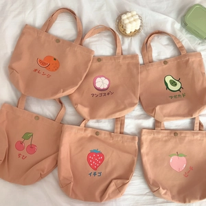 Set aus sechs Mini-Canvas-Tragetaschen mit süßen Fruchtprints in gedecktem Altrosa