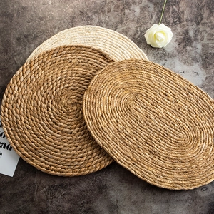 Handmade Braided Straw Placemats Round Woven Corn Husk Heat Resistant Non-Slip Table Mats Japanese Rustic Coasters