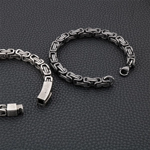 Retro stainless steel Byzantine chain bracelet for men with vintage silver finish